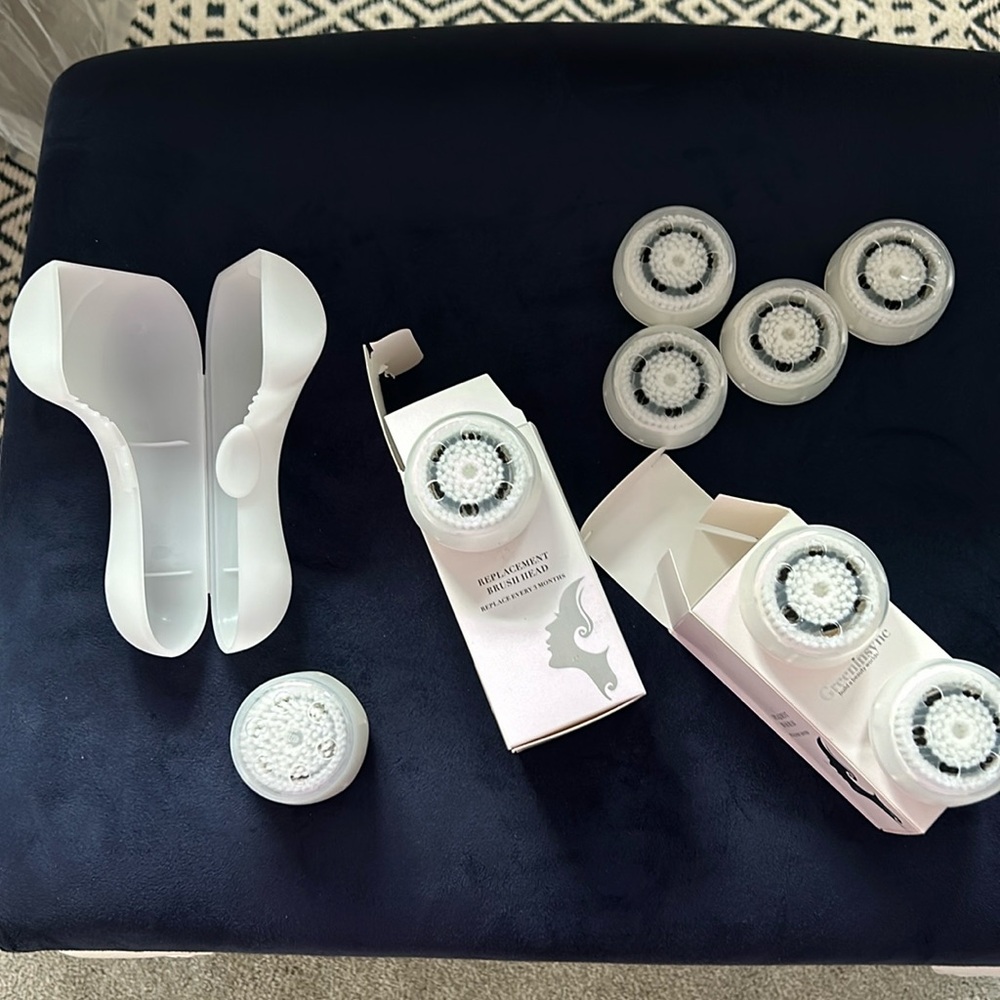 Clarisonic Mia 2 NEW replacement heads and travel case